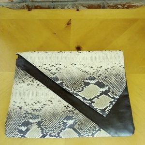 POPPIE ENVELOPE SHOLDER/ CLUTCH PURSE